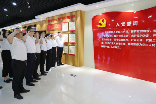 黨務(wù)深耕的“實干先鋒”—記集團2025年“優(yōu)秀黨務(wù)工作者”孟亭亭881 黨務(wù)深耕的“實干先鋒”—記集團2025年“優(yōu)秀黨務(wù)工作者”孟亭亭881